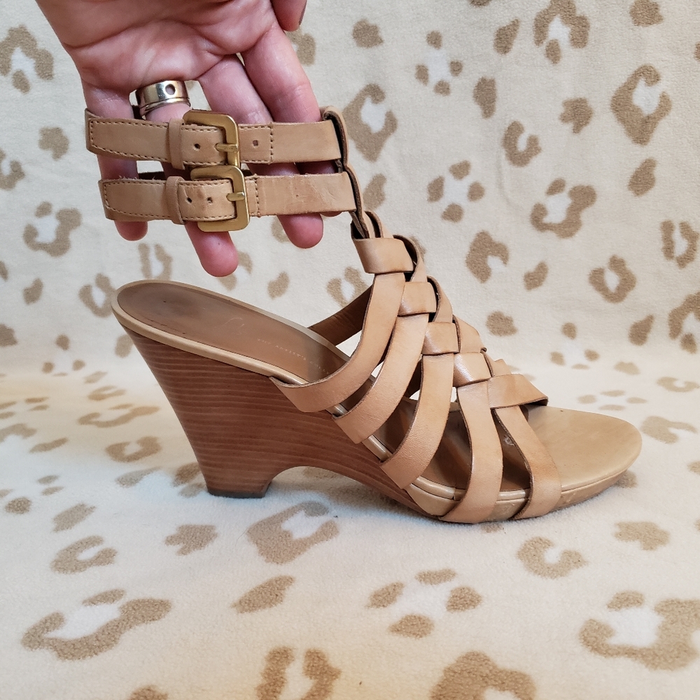 Sexy strappy Franco Sarto Artist's Collection leather wedge sandals, size 11